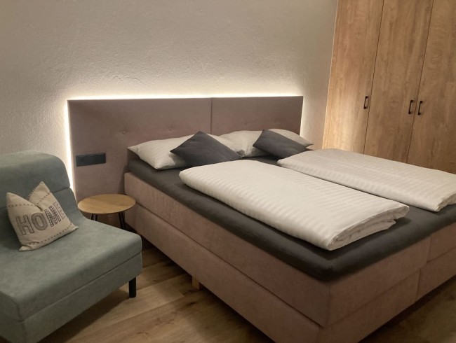 Doppelzimmer mit Boxspringnbett